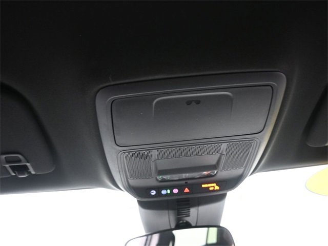 Used 2025 Chevrolet Traverse LT image 12