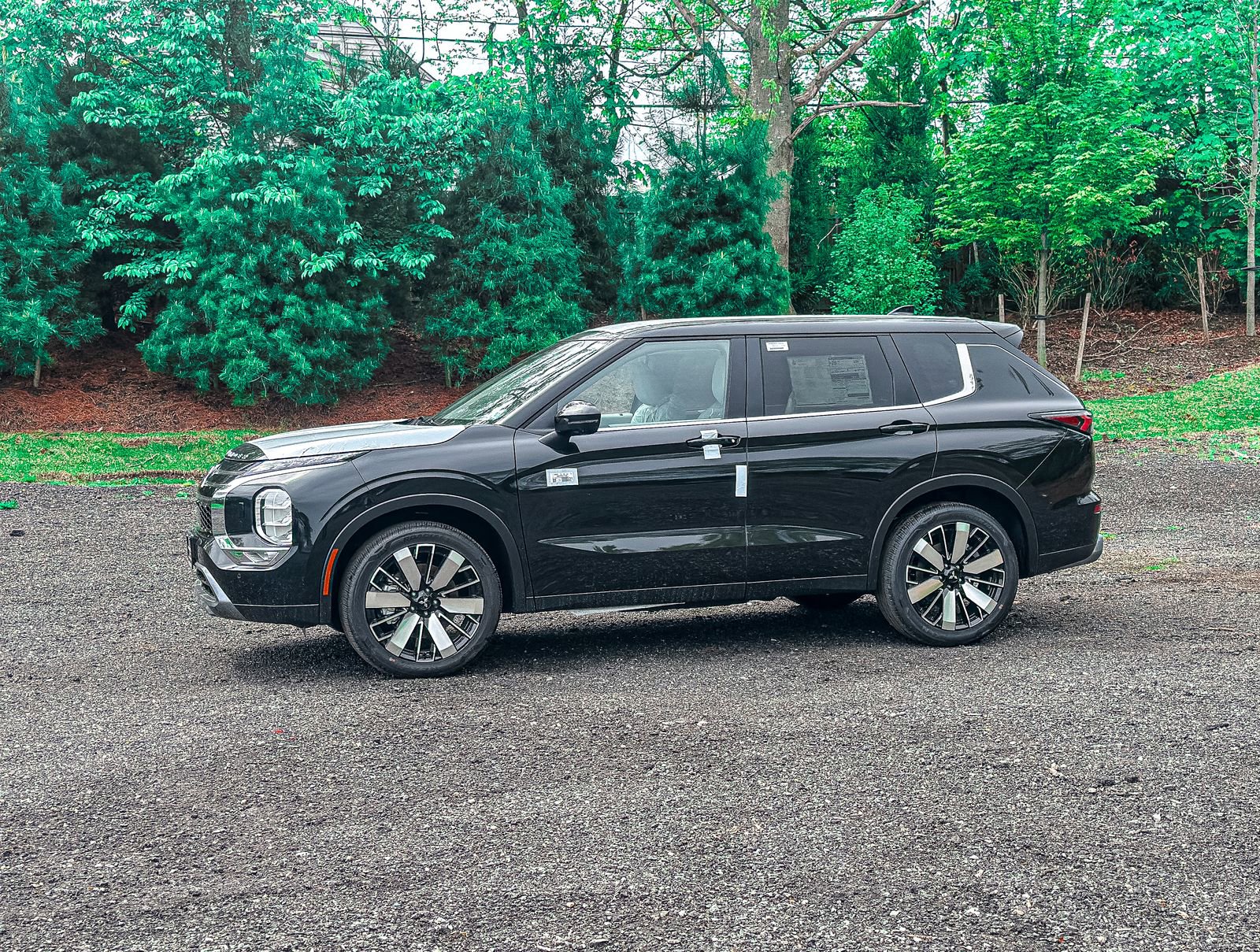 New 2025 Mitsubishi Outlander AWD image 3