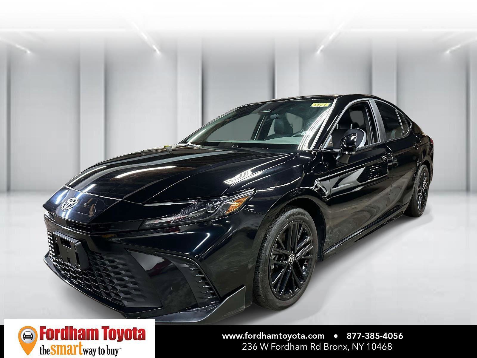 Used 2025 Toyota Camry SE image 7