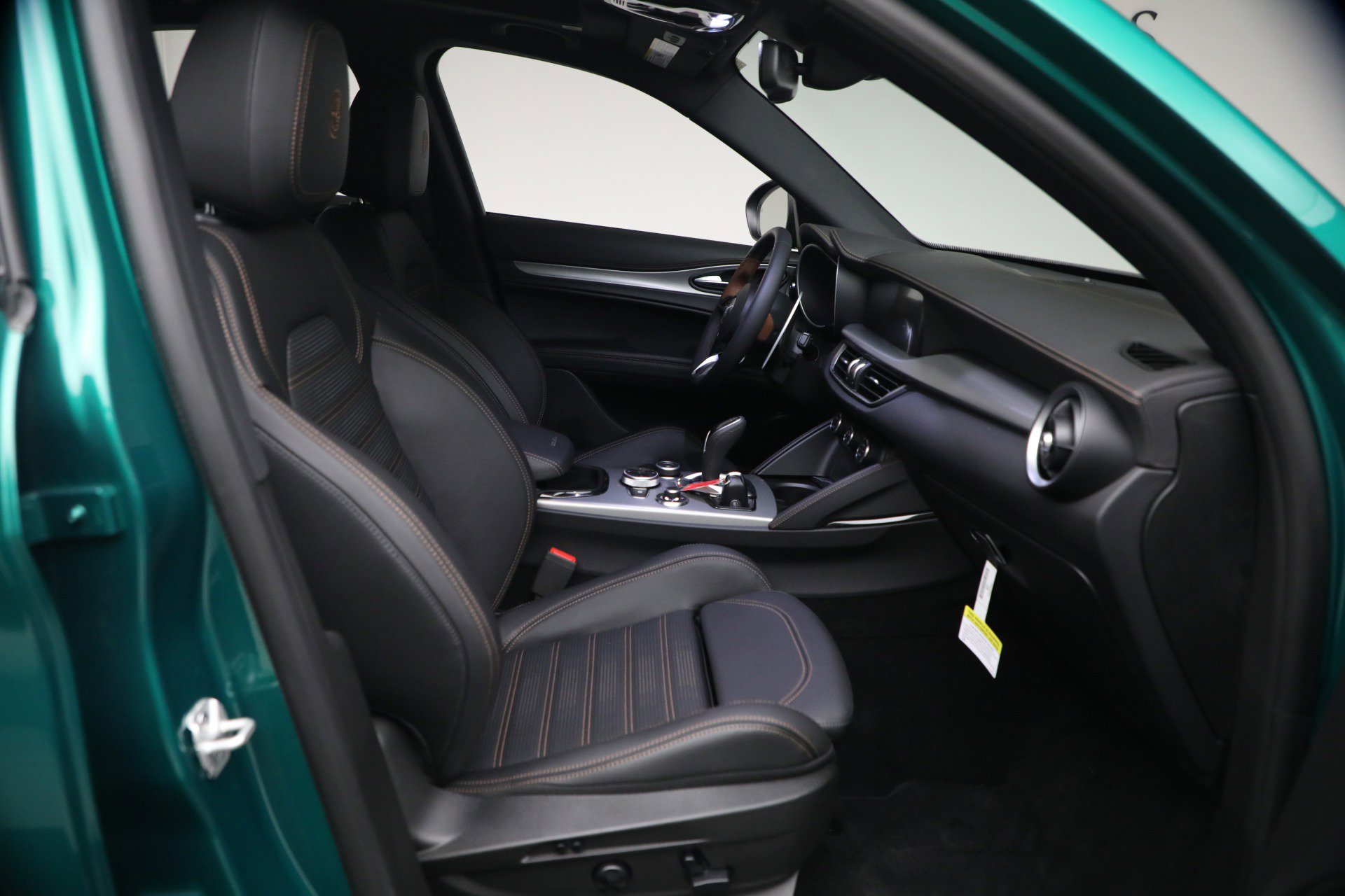 New 2025 Alfa Romeo Stelvio Sprint image 14