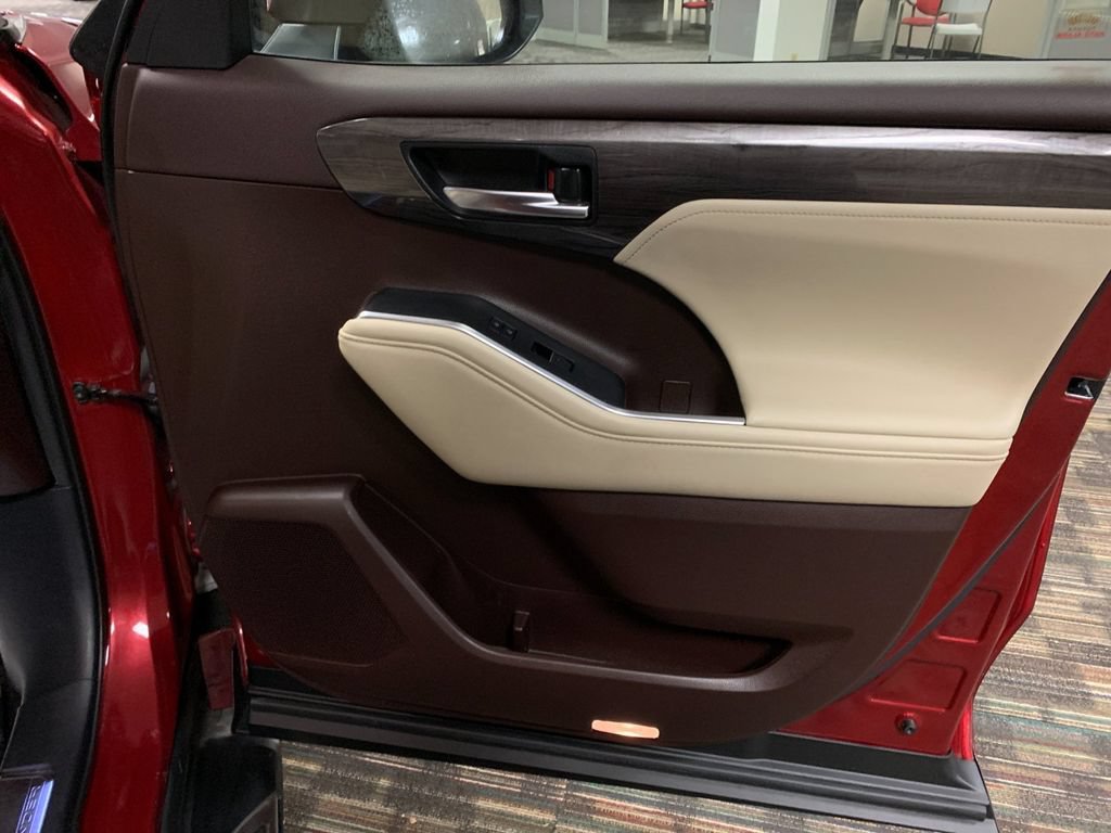 Used 2020 Toyota Highlander Platinum AWD/4WD image 23