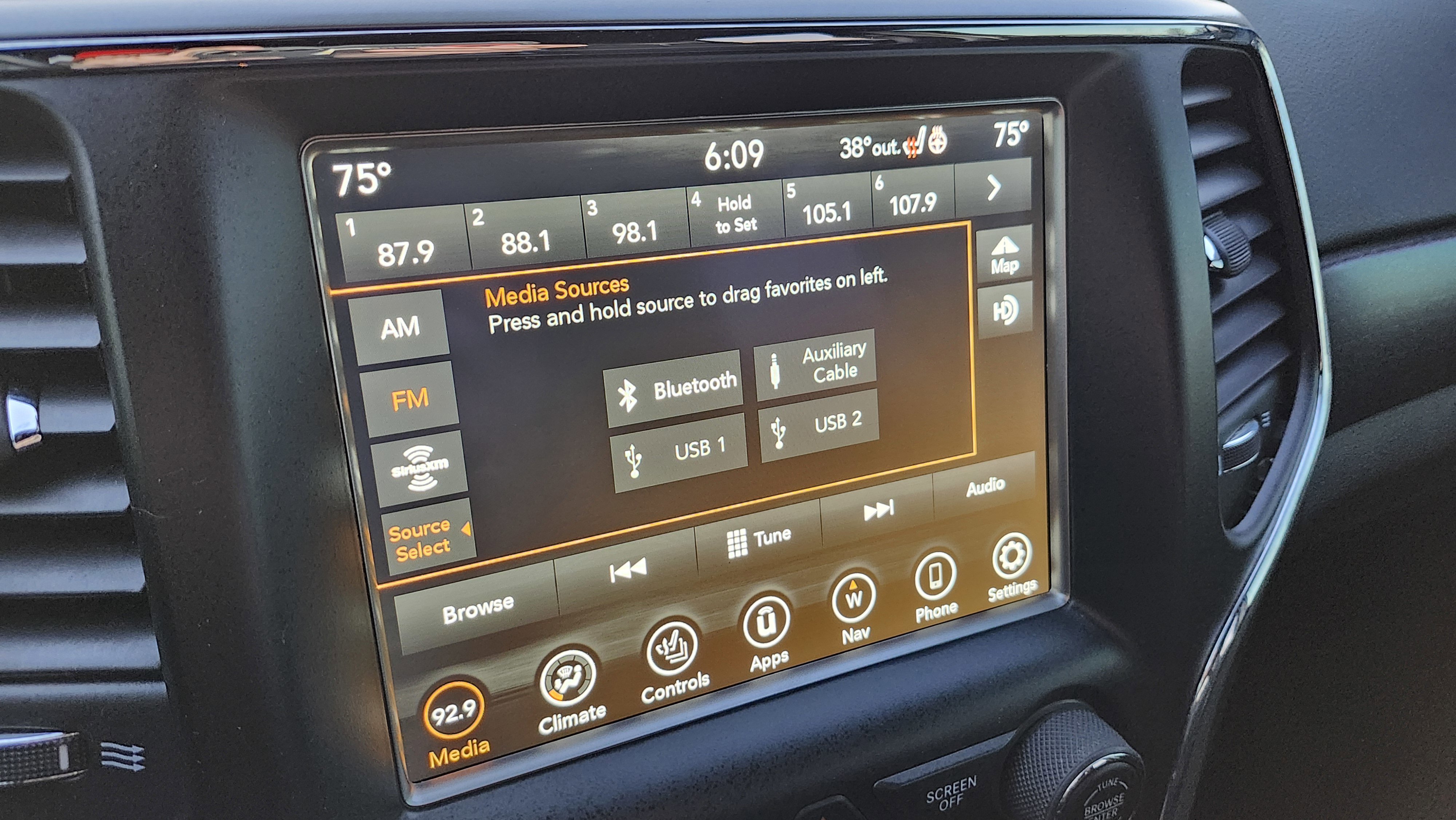 Used 2018 Jeep Grand Cherokee Altitude image 6