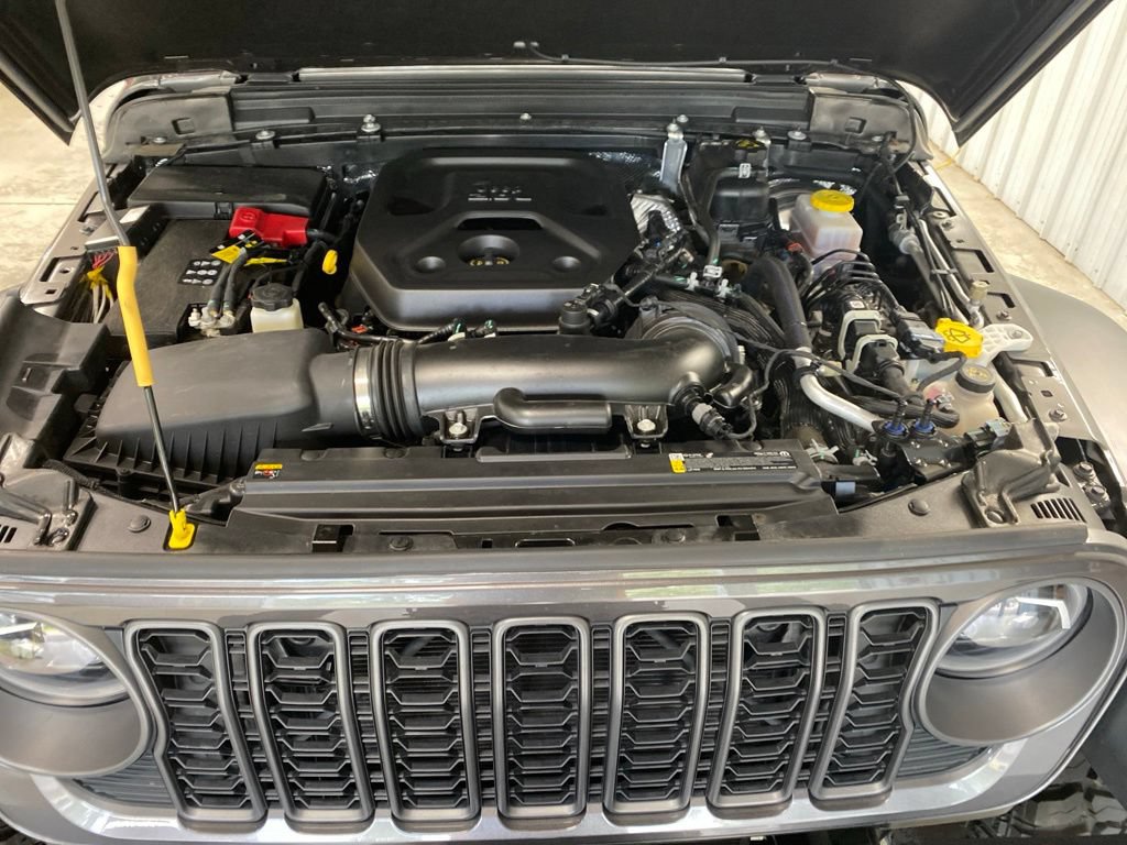 Used 2025 Jeep Wrangler Sport AWD/4WD image 37