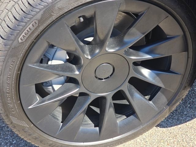 Used 2024 Tesla Model Y Long Range image 19