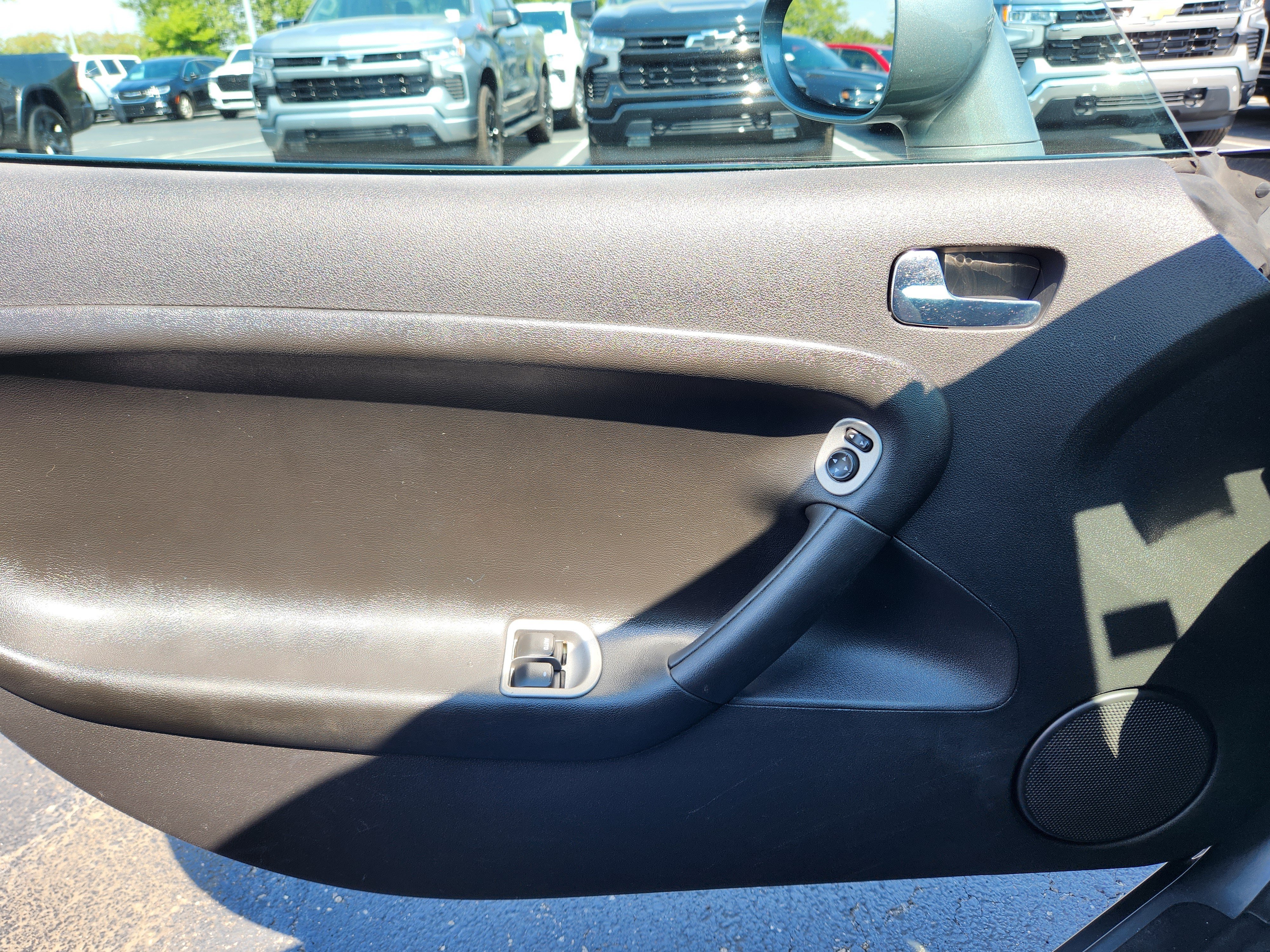 Used 2007 Pontiac Solstice Convertible w/ Premium Package RWD image 18