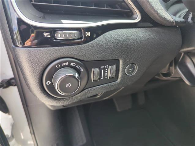 Used 2020 Jeep Cherokee Latitude Plus FWD image 30