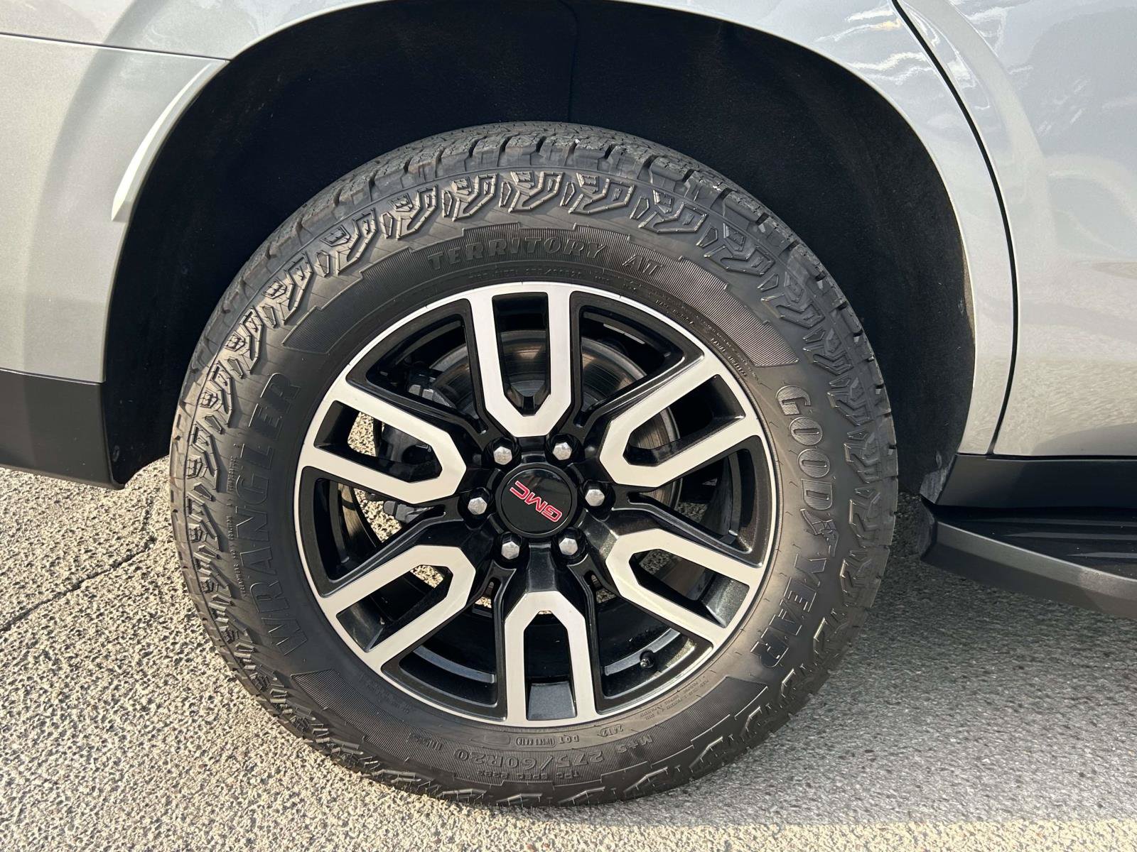 Used 2024 GMC Yukon AT4 AWD/4WD image 10