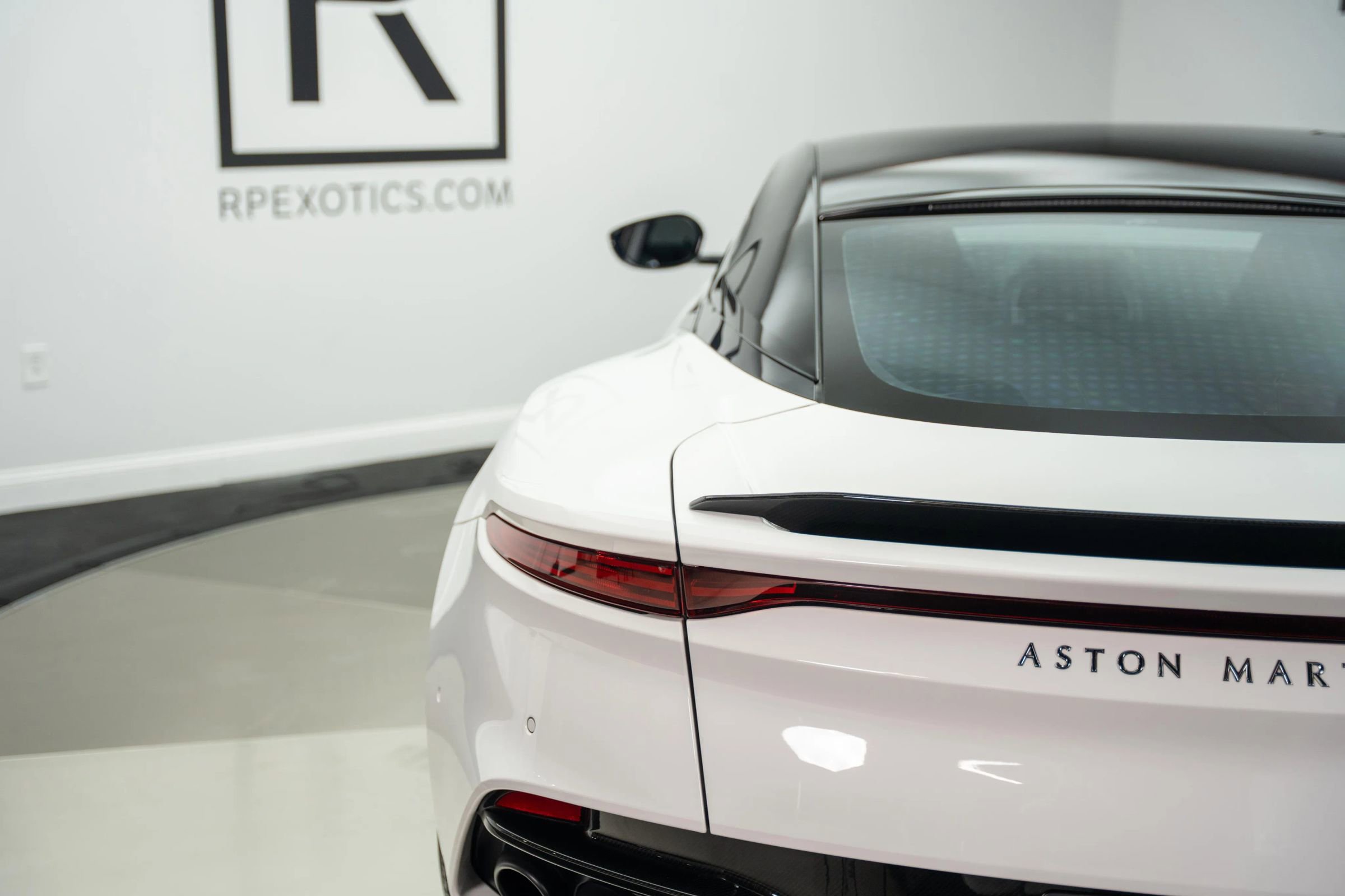 Used 2019 Aston Martin DBS Superleggera image 20