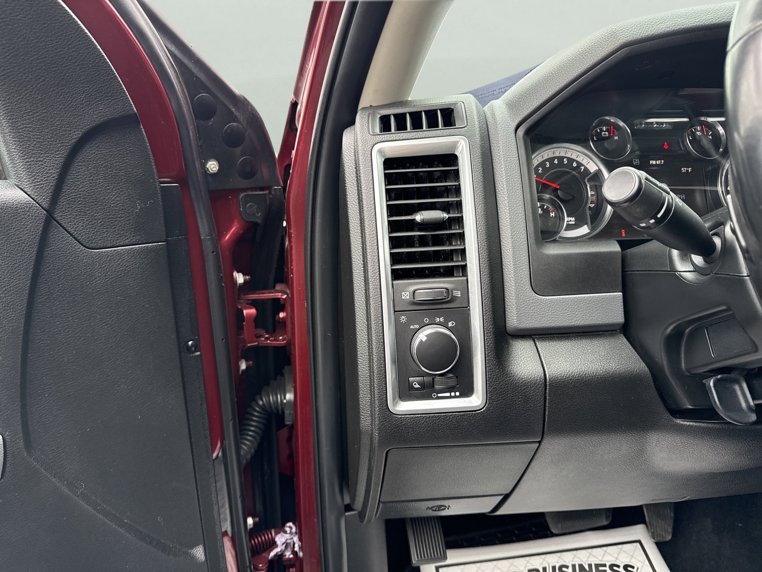 Used 2018 RAM 3500 SLT w/ Luxury Group AWD/4WD image 18