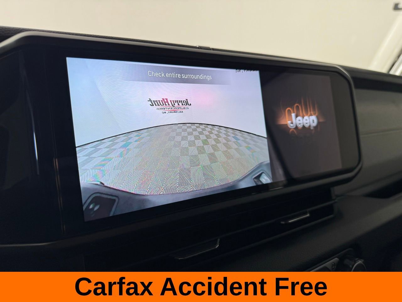 Used 2025 Jeep Gladiator Sport image 3