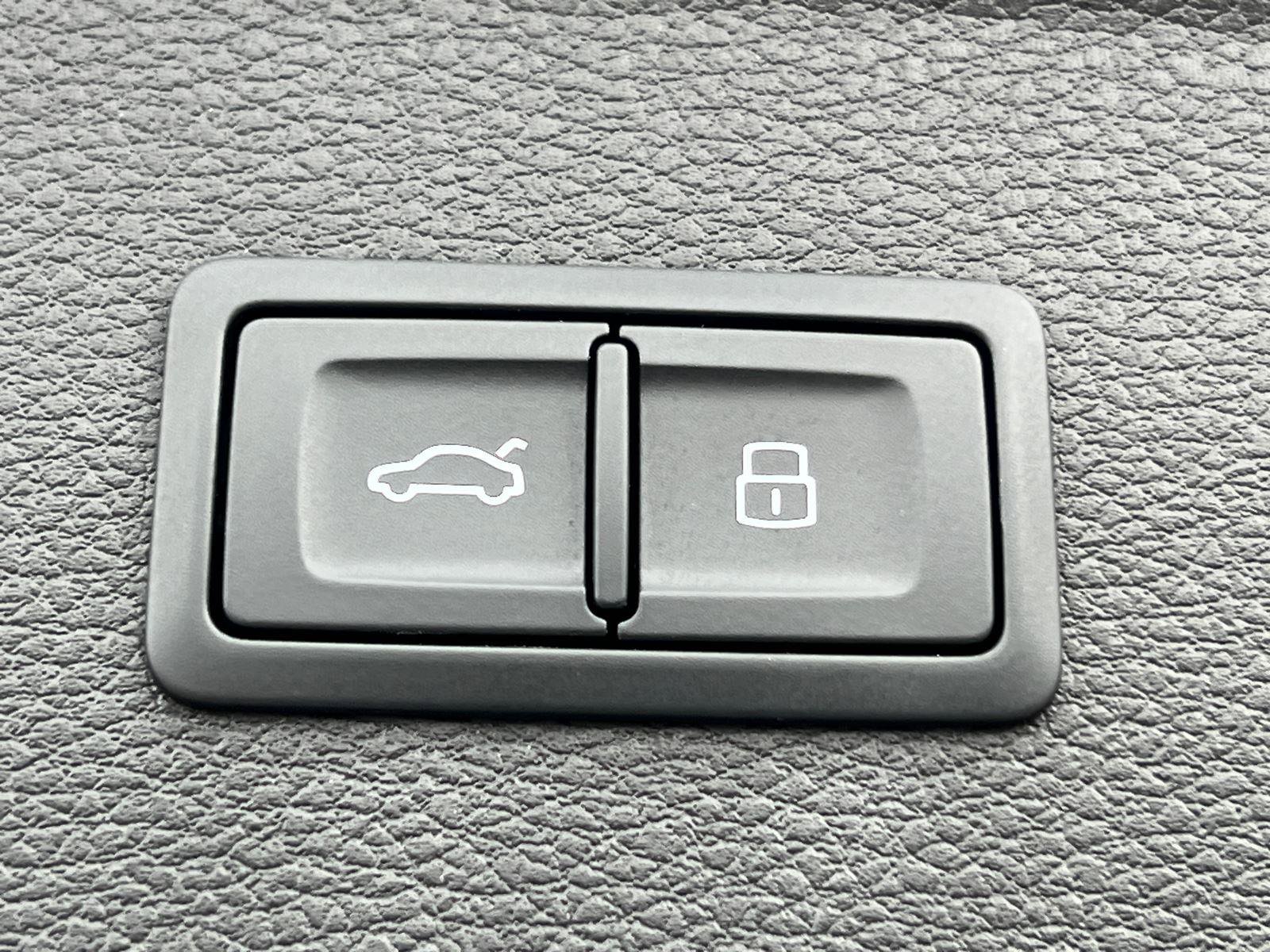 Certified 2024 Audi Q5 e Premium Plus w/ Premium Plus Package image 19