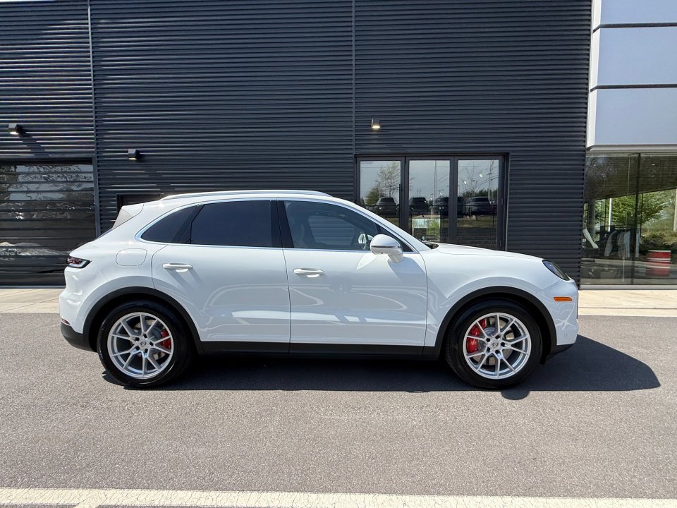 Certified 2025 Porsche Cayenne S image 8