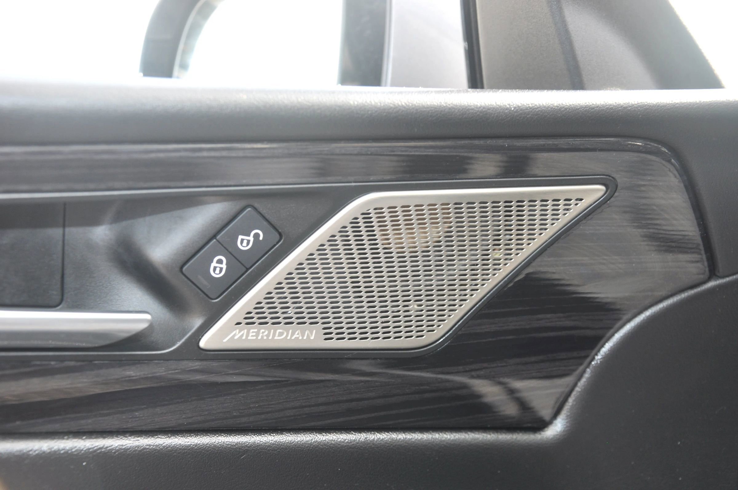 Used 2020 Jaguar XE S RWD image 34