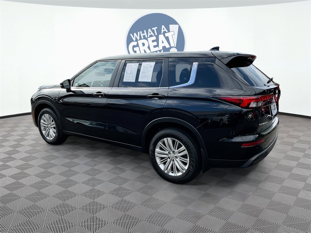 Used 2024 Mitsubishi Outlander ES image 4