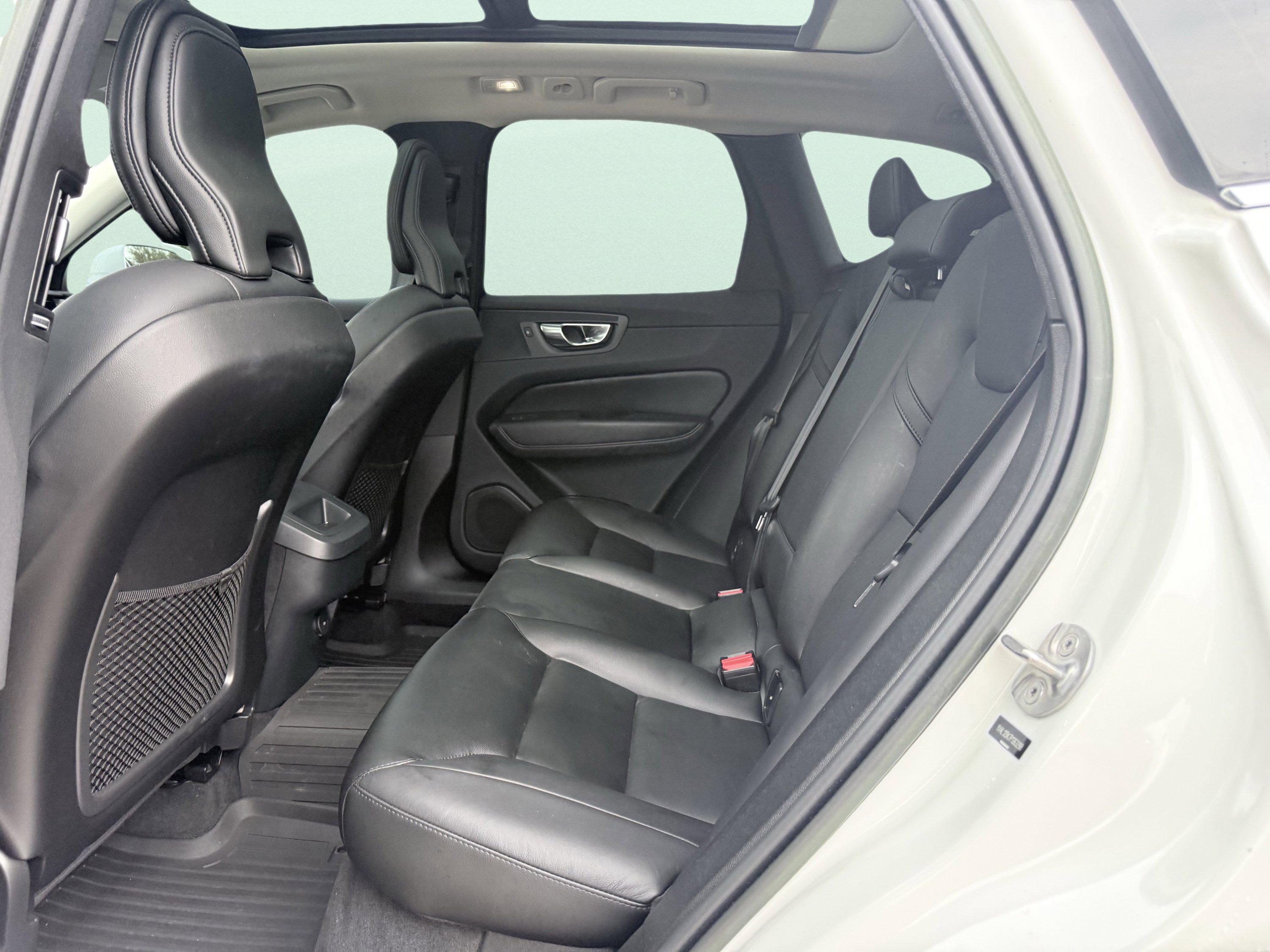 Used 2023 Volvo XC60 B5 Core image 34