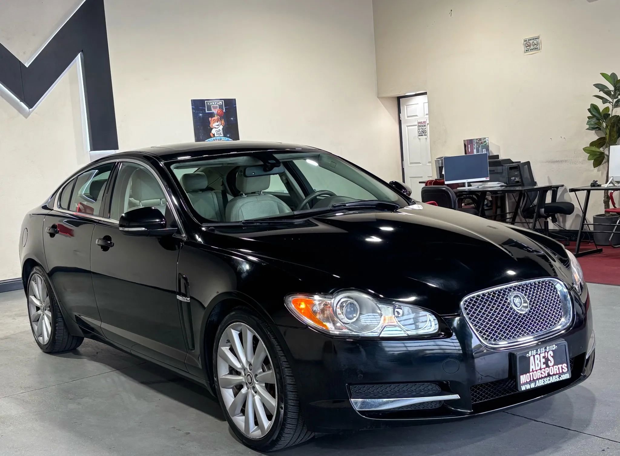 Used 2010 Jaguar XF Premium image 2