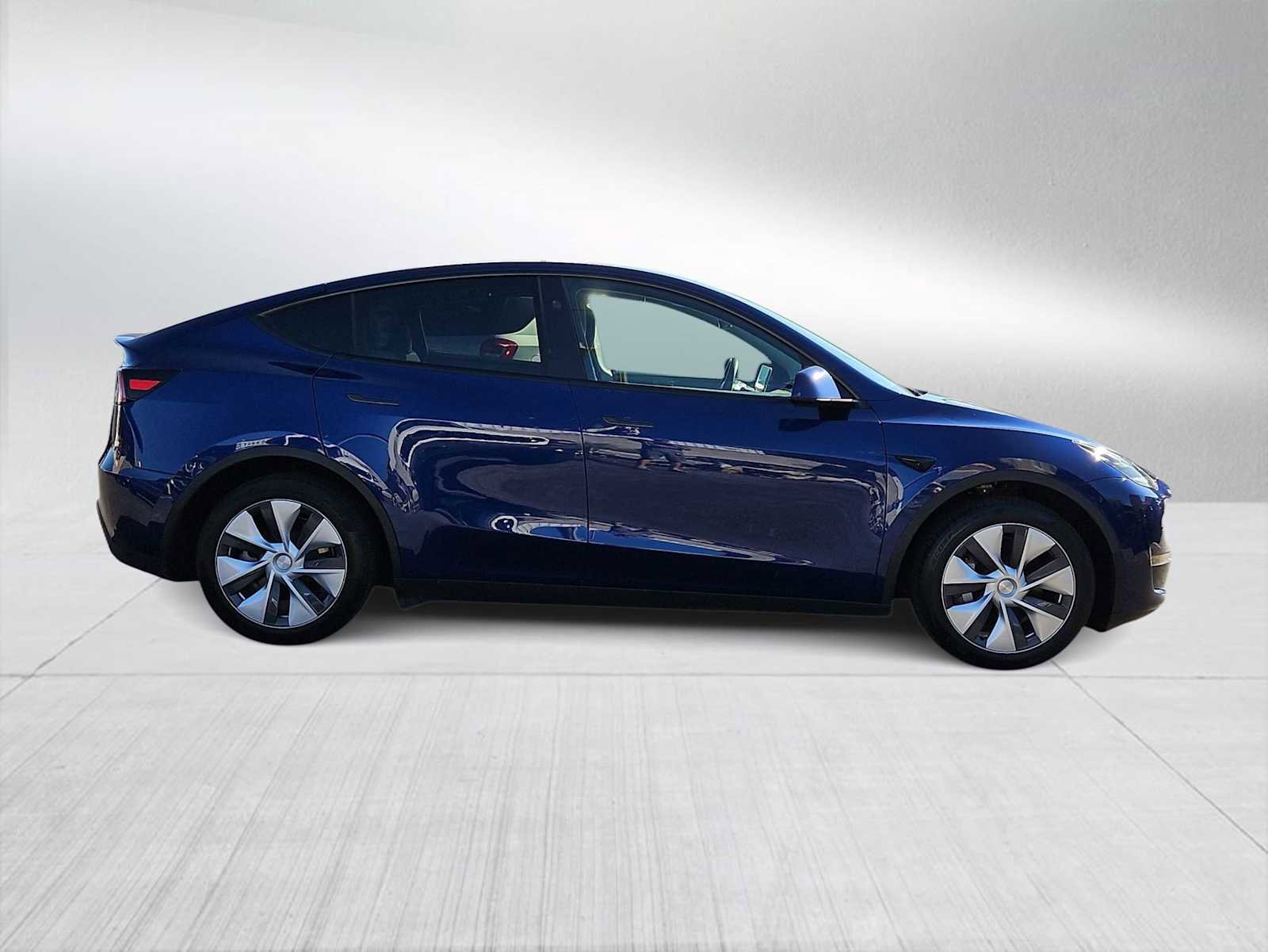 Used 2024 Tesla Model Y Long Range image 9