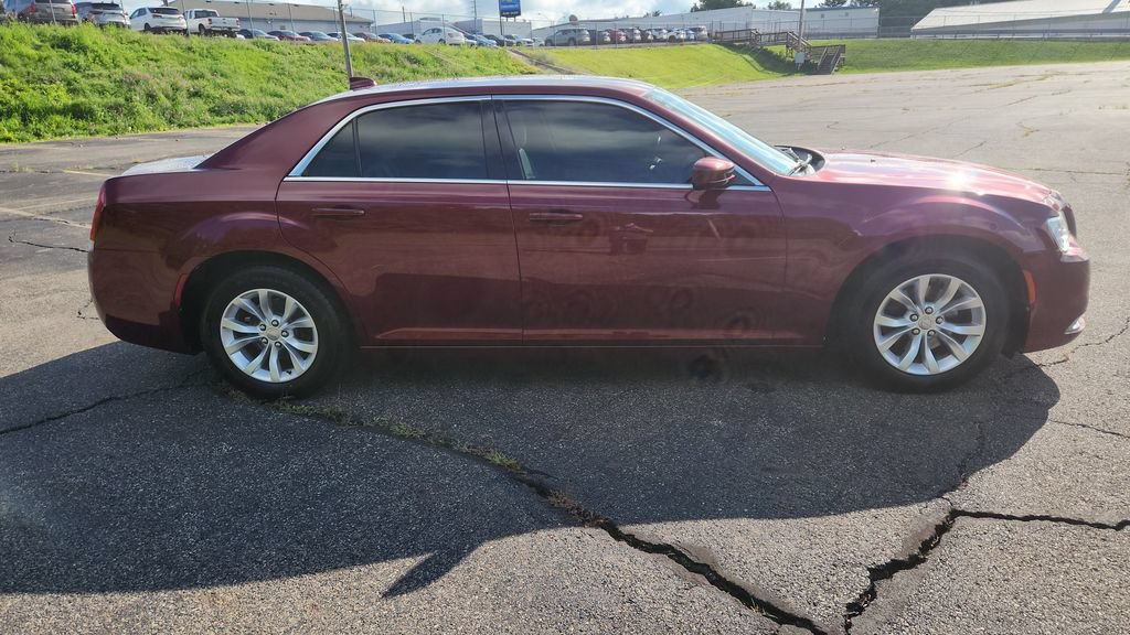 Used 2018 Chrysler 300 Touring RWD image 14