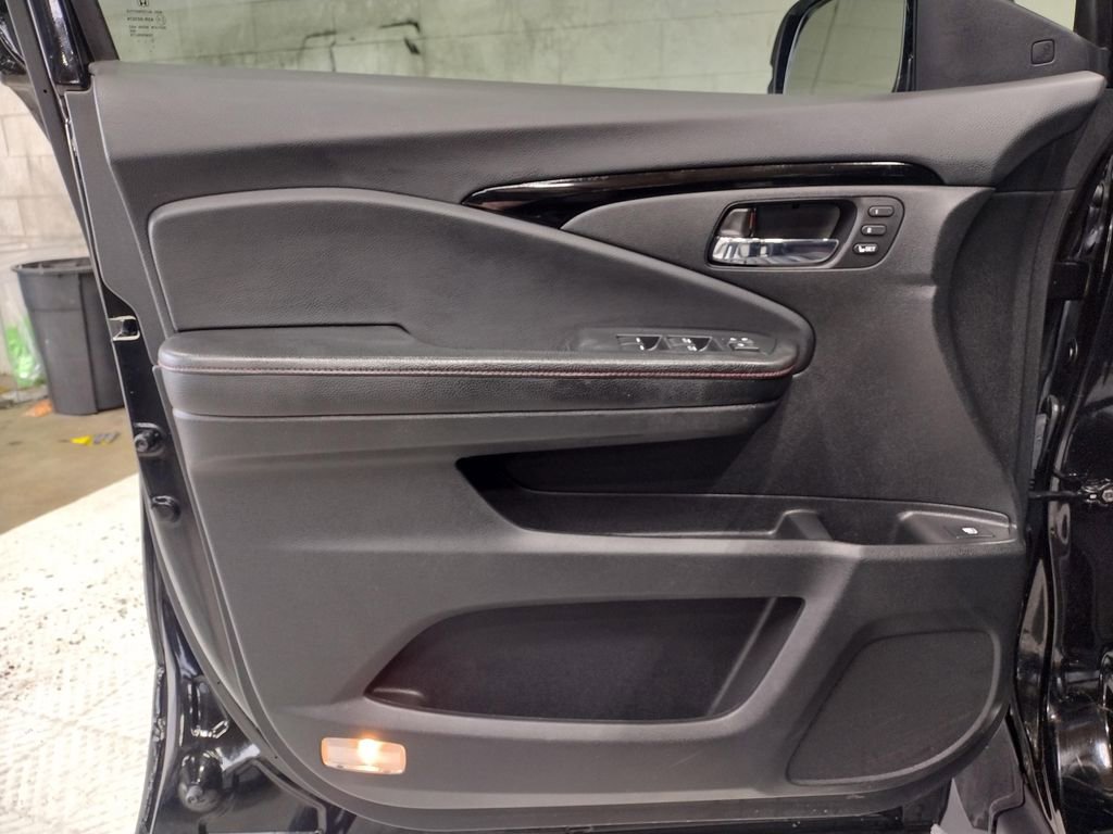 Used 2017 Honda Ridgeline Black Edition image 17