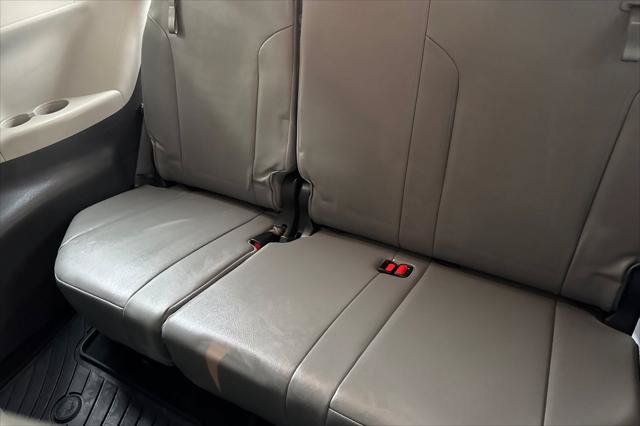 Certified 2022 Toyota Sienna XLE w/ XLE Plus Package FWD image 16