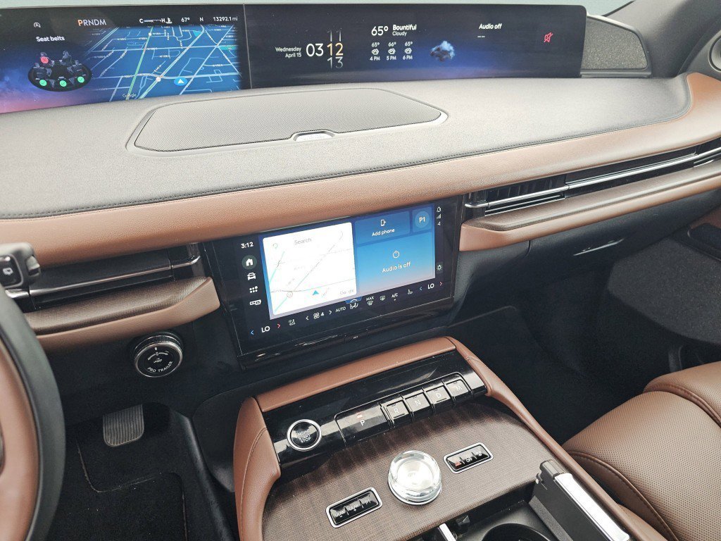 Used 2025 Lincoln Navigator Reserve image 33