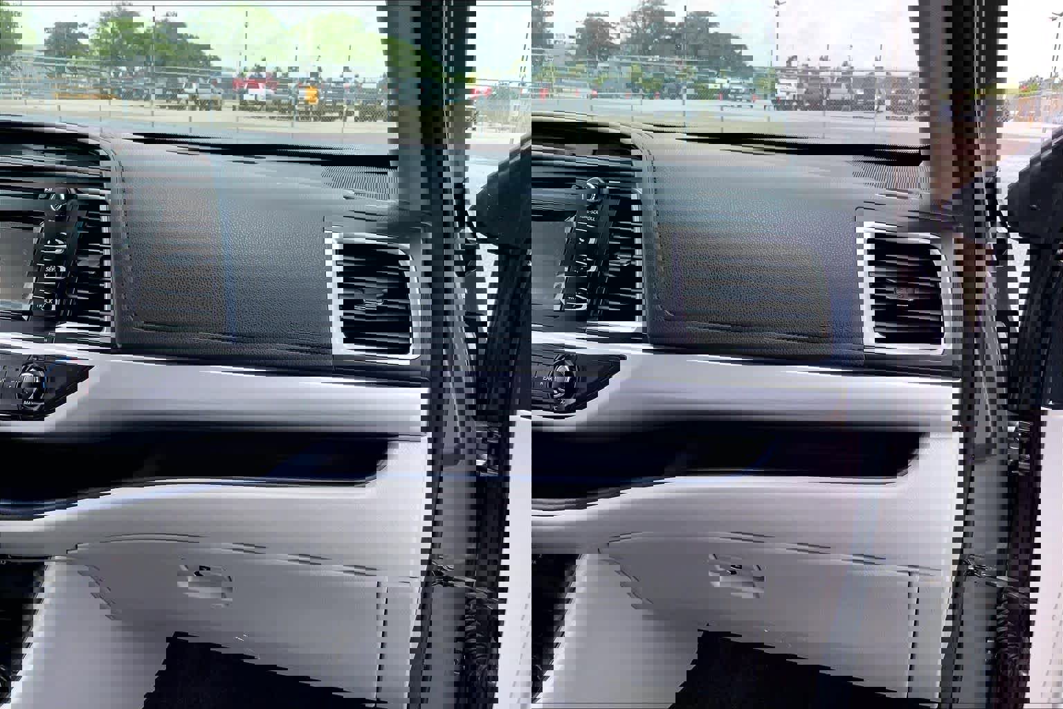 Used 2017 Toyota Highlander LE FWD image 18