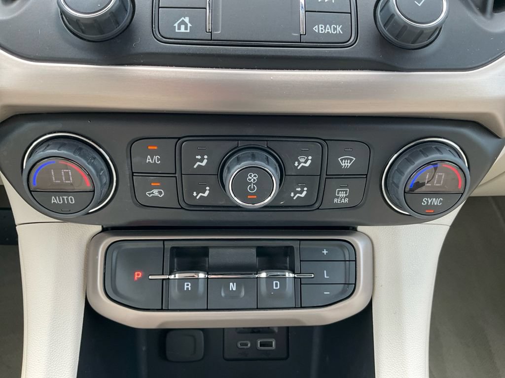Used 2023 GMC Acadia Denali w/ Denali Ultimate Package FWD image 23