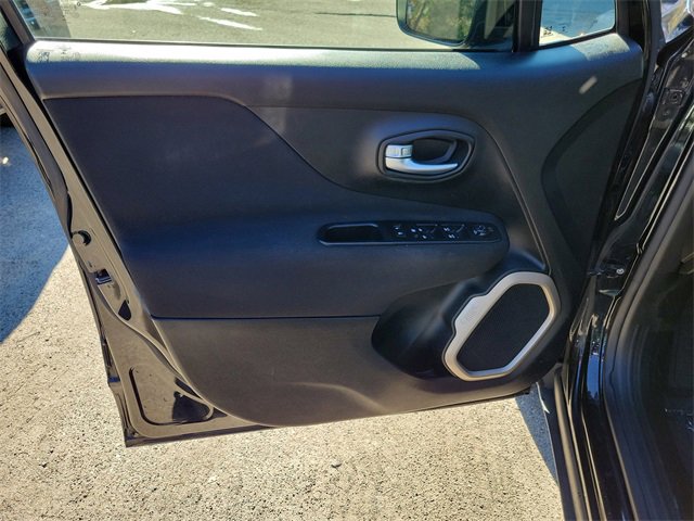 Used 2017 Jeep Renegade Latitude image 8