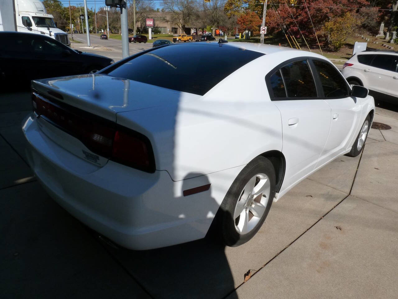 Used 2014 Dodge Charger SE RWD image 2