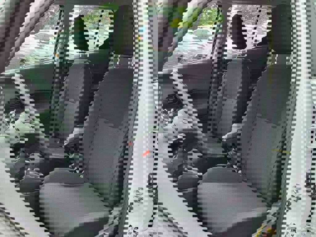 New 2025 Nissan Kicks Play S image 5