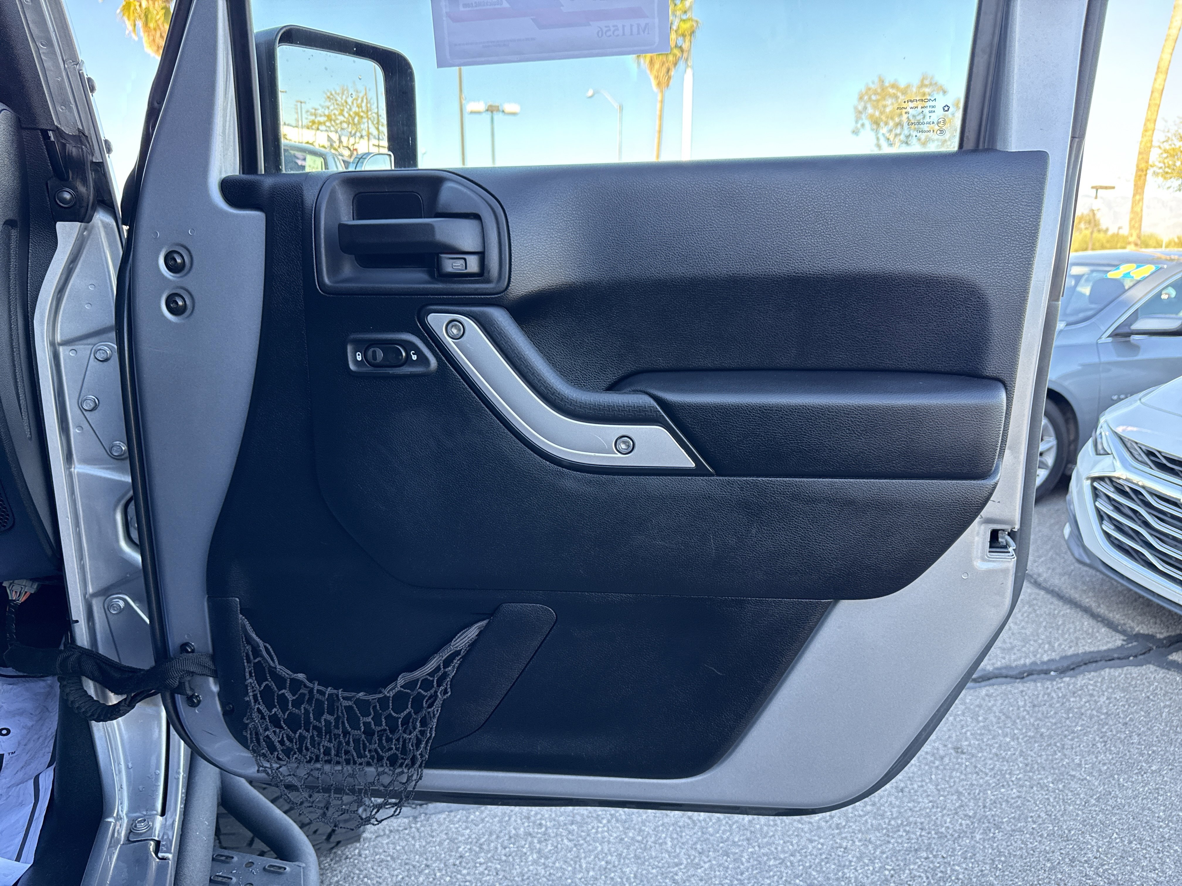 Used 2015 Jeep Wrangler Unlimited Rubicon w/ Connectivity Group image 38