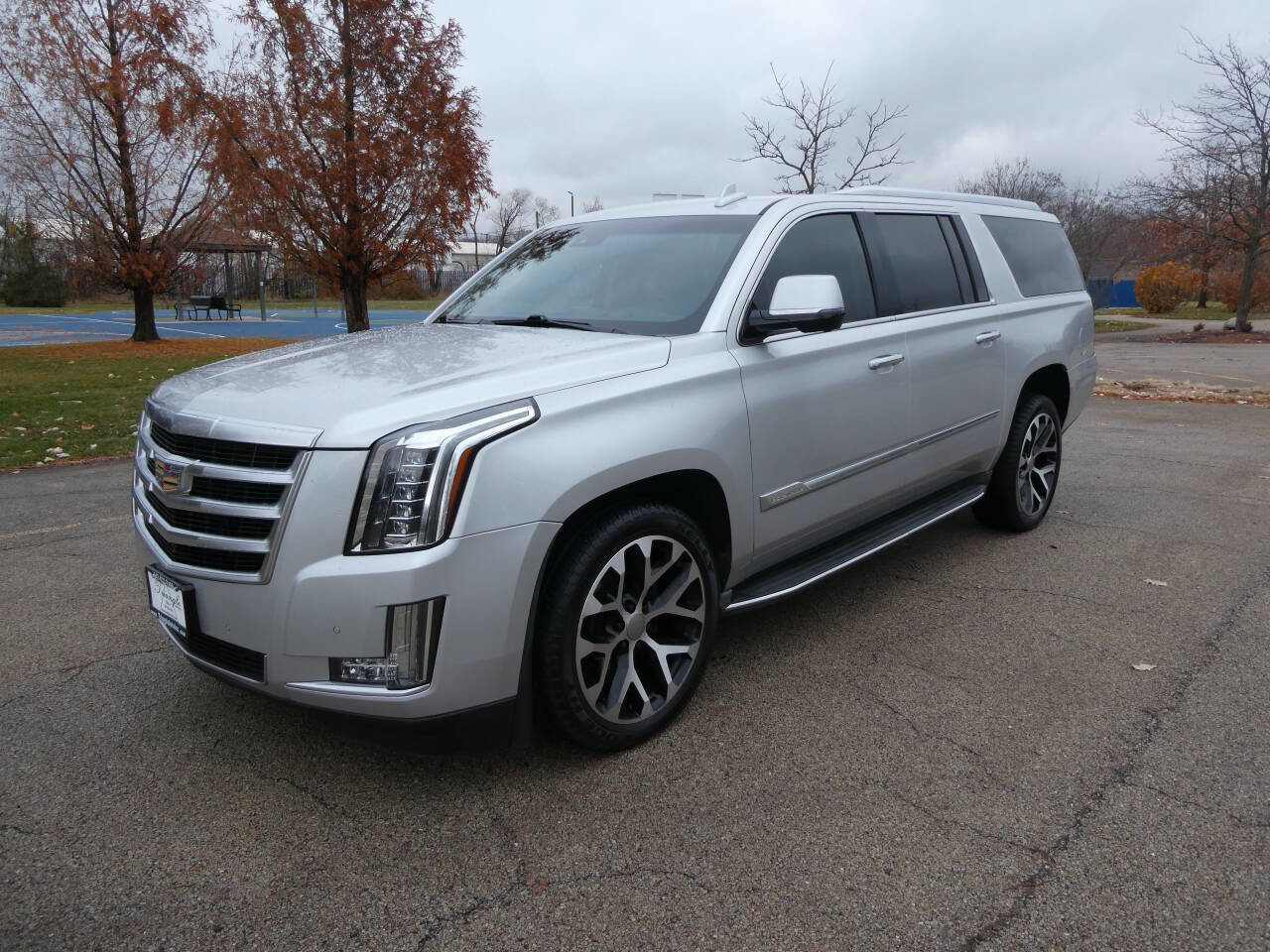 Used 2015 Cadillac Escalade ESV Luxury image 1