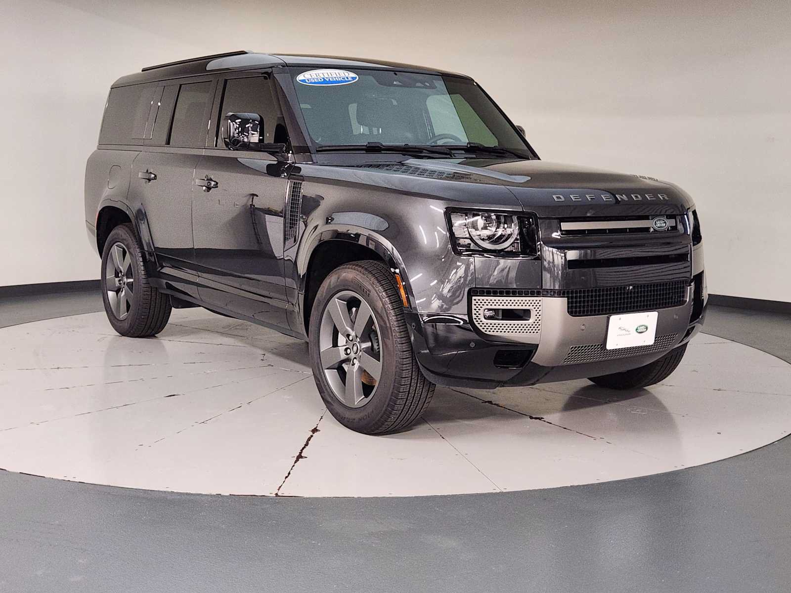 Used 2025 Land Rover Defender 130 X-Dynamic SE AWD/4WD image 11