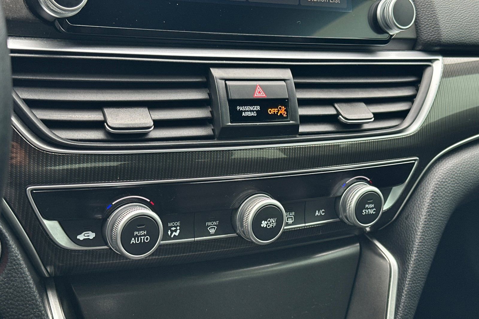 Used 2018 Honda Accord Sport image 19