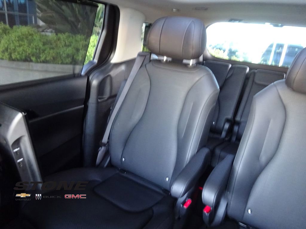 Used 2025 Kia Carnival SX Prestige image 14