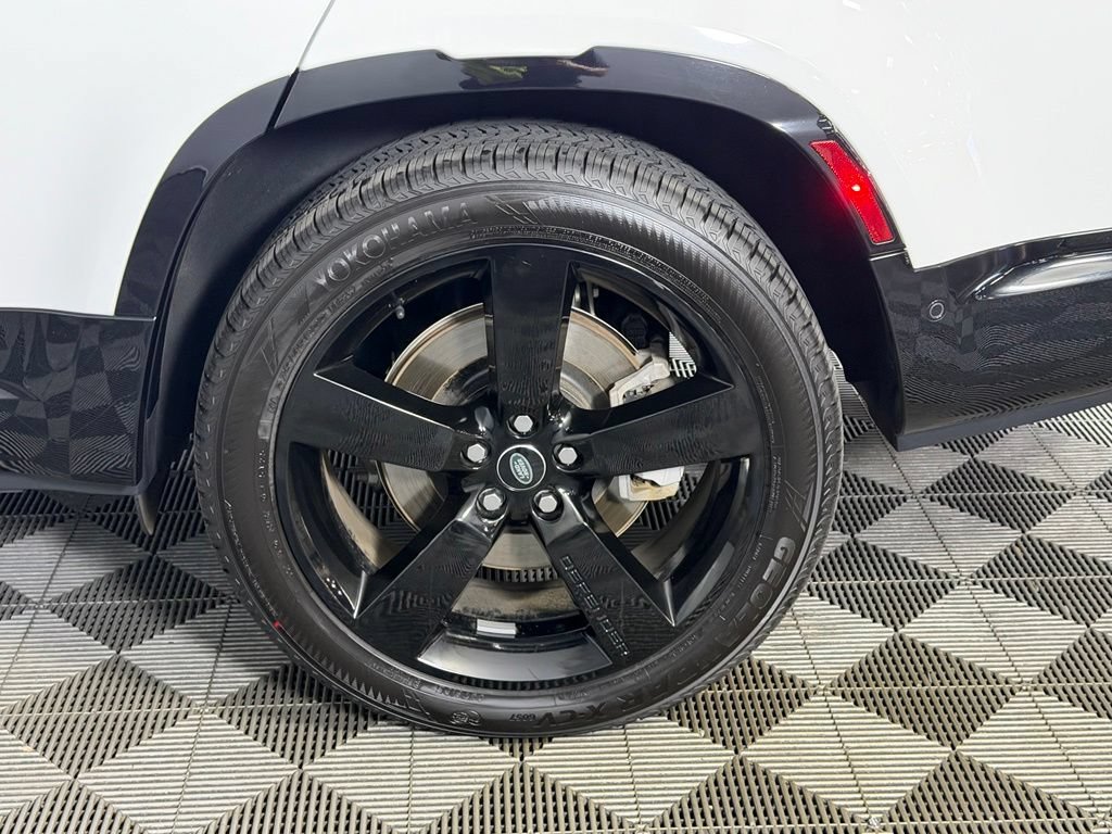 Used 2024 Land Rover Defender 130 X-Dynamic SE AWD/4WD image 11