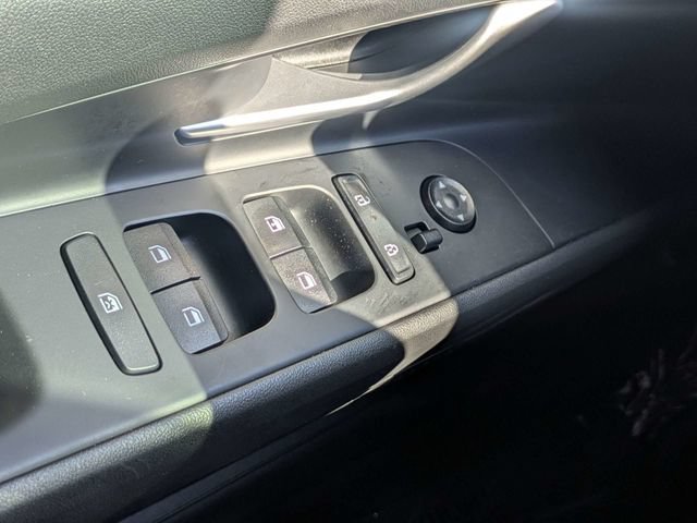 Used 2025 Hyundai Elantra SE FWD image 21