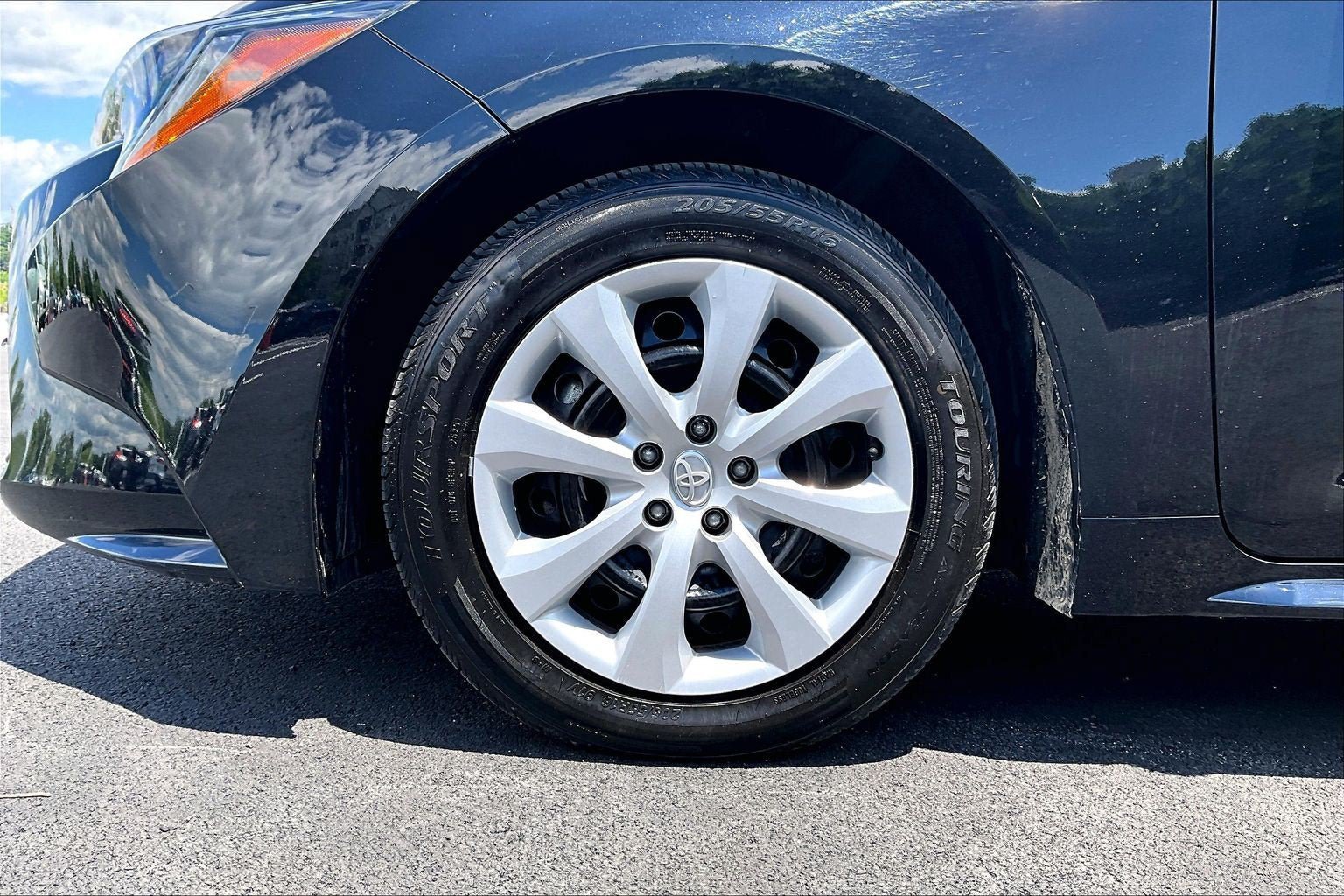 Used 2024 Toyota Corolla LE FWD image 9