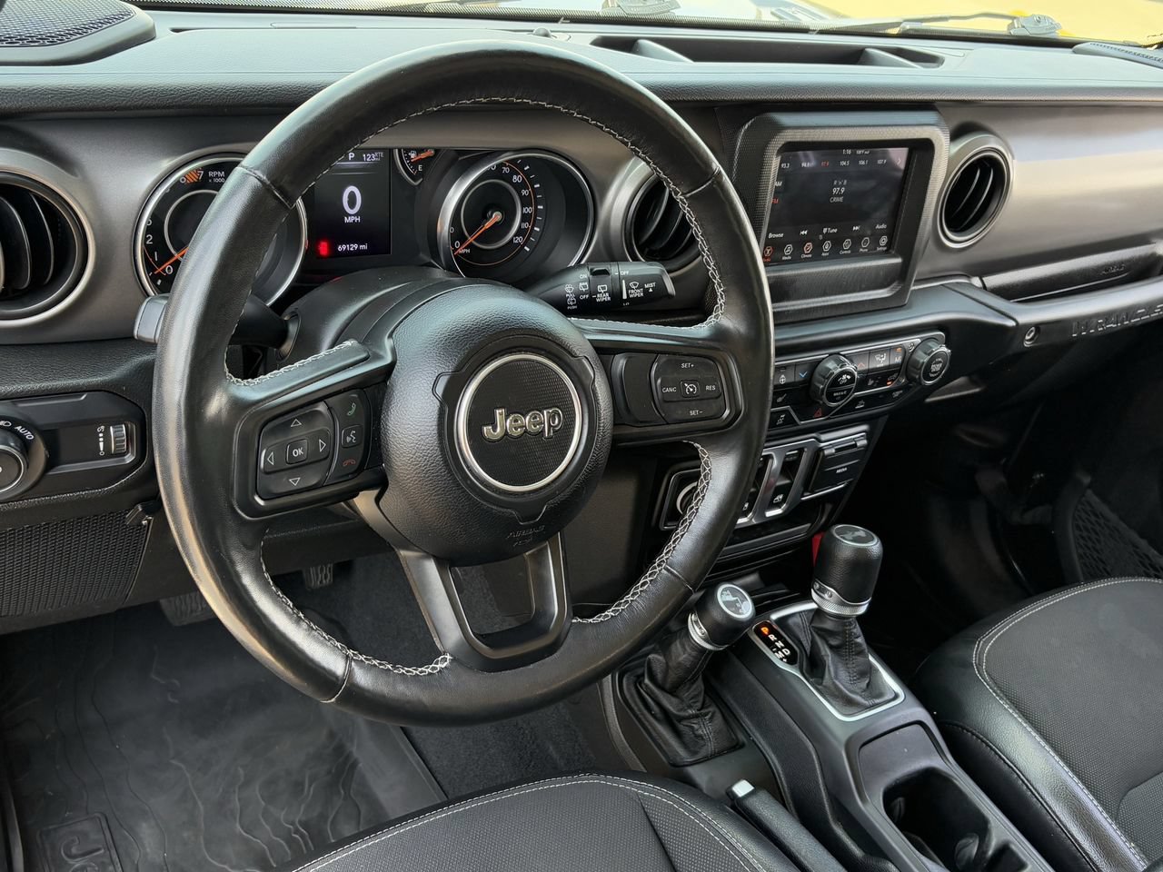 Used 2023 Jeep Wrangler Sport AWD/4WD image 13