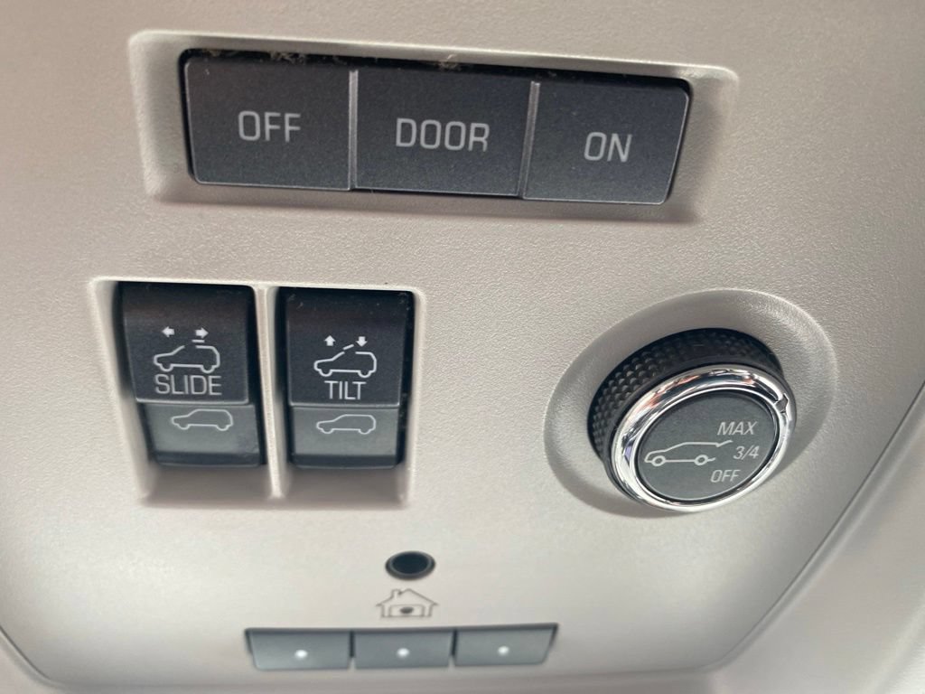 Used 2018 Chevrolet Tahoe Premier AWD/4WD image 34