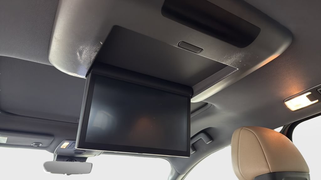 Used 2023 Toyota Sienna Limited AWD/4WD image 40