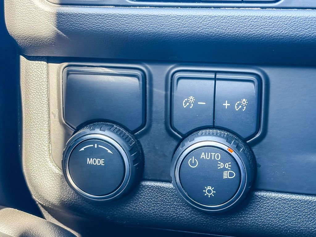 Used 2023 Chevrolet Suburban Premier image 51