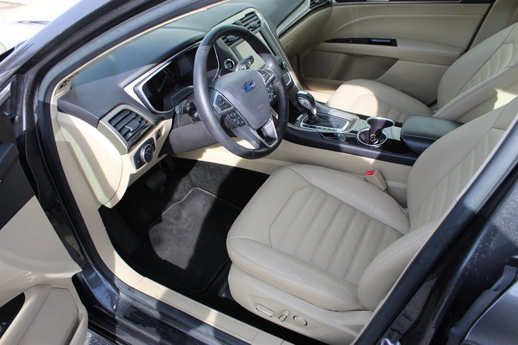 Used 2016 Ford Fusion SE w/ Equipment Group 202A FWD image 6
