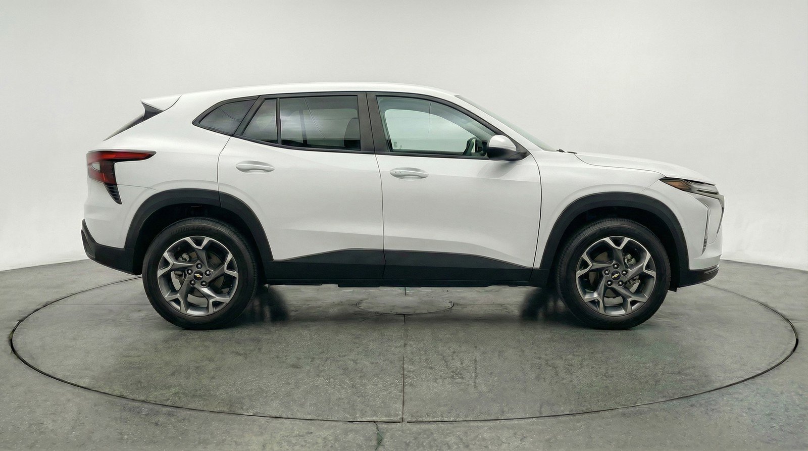 Used 2025 Chevrolet Trax LT w/ LT Convenience Package image 11