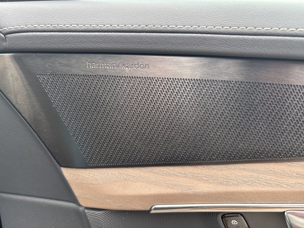 Certified 2025 Volvo XC90 B6 Plus image 40