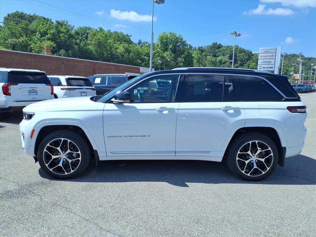 Used 2022 Jeep Grand Cherokee Summit AWD/4WD image 7