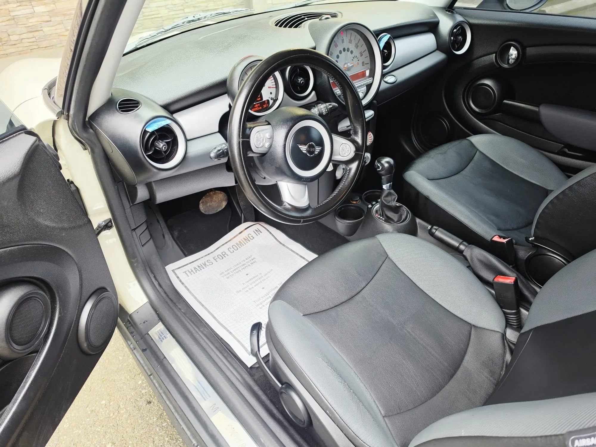 Used 2010 MINI Cooper Hardtop image 9