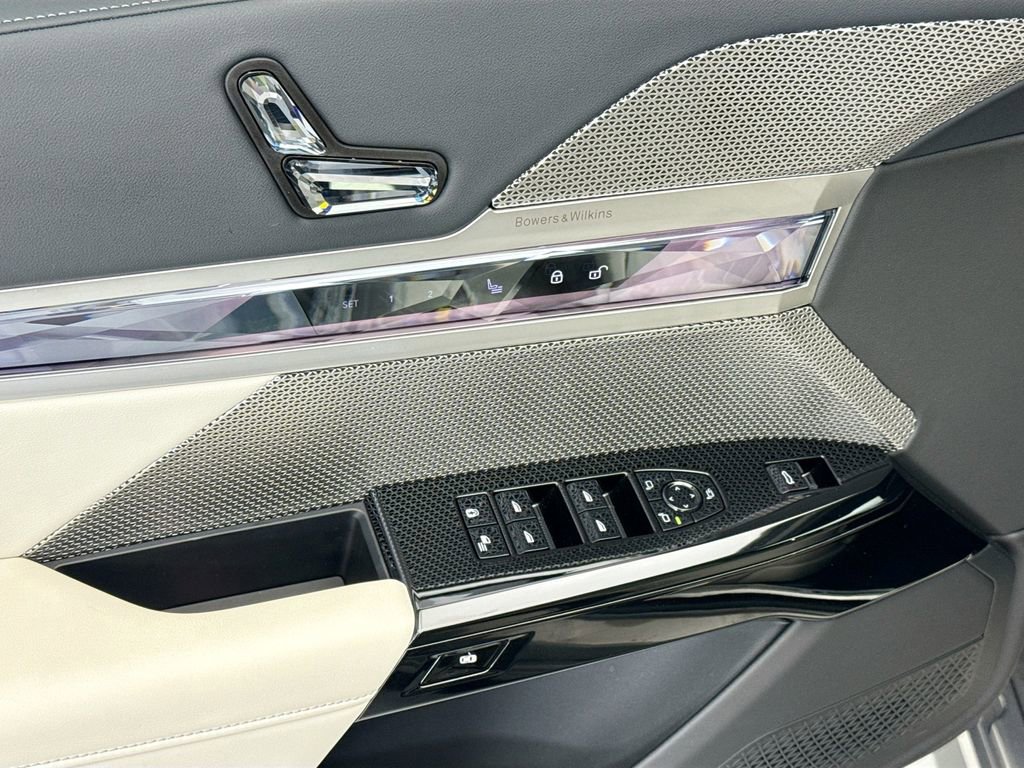 Certified 2025 BMW i7 eDrive50 w/ M Sport Package RWD image 22