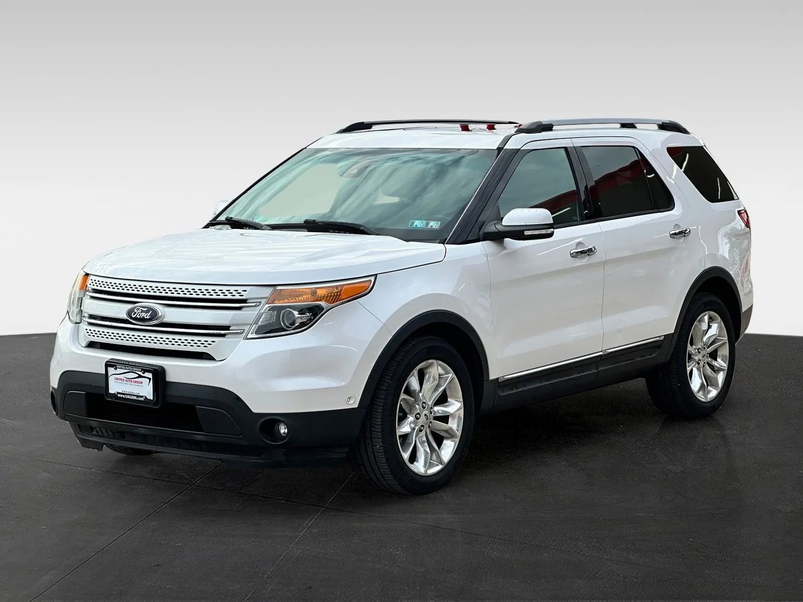 Used 2015 Ford Explorer Limited w/ Equipment Group 302A AWD/4WD image 3