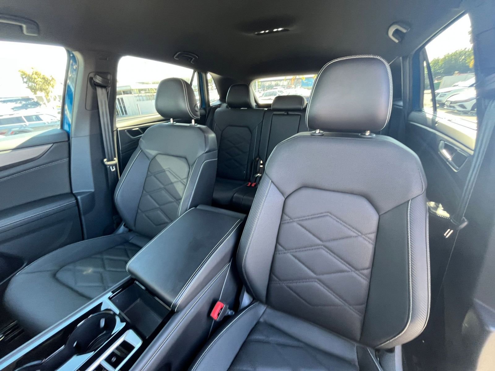 Used 2025 Volkswagen Atlas Cross Sport SE image 36